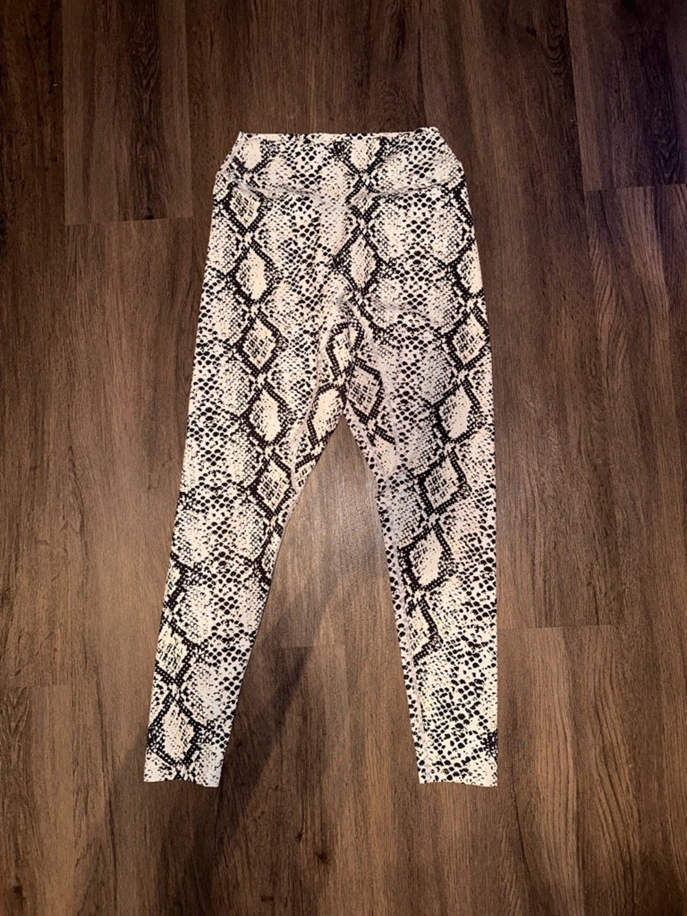 Snake Print Leggings in Black and White